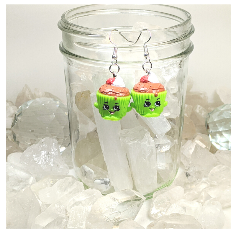 Cupcake Green Earrings | Strawbphiazbling