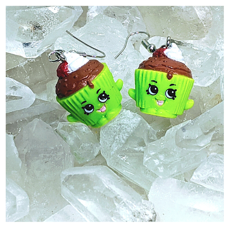 Cupcake Green Earrings | Strawbphiazbling