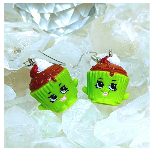 Cupcake Green Earrings | Strawbphiazbling