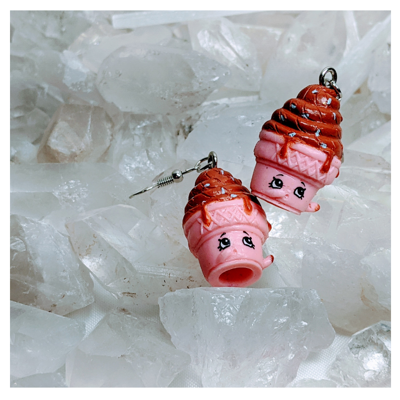 I Scream Earrings | Strawbphiazbling