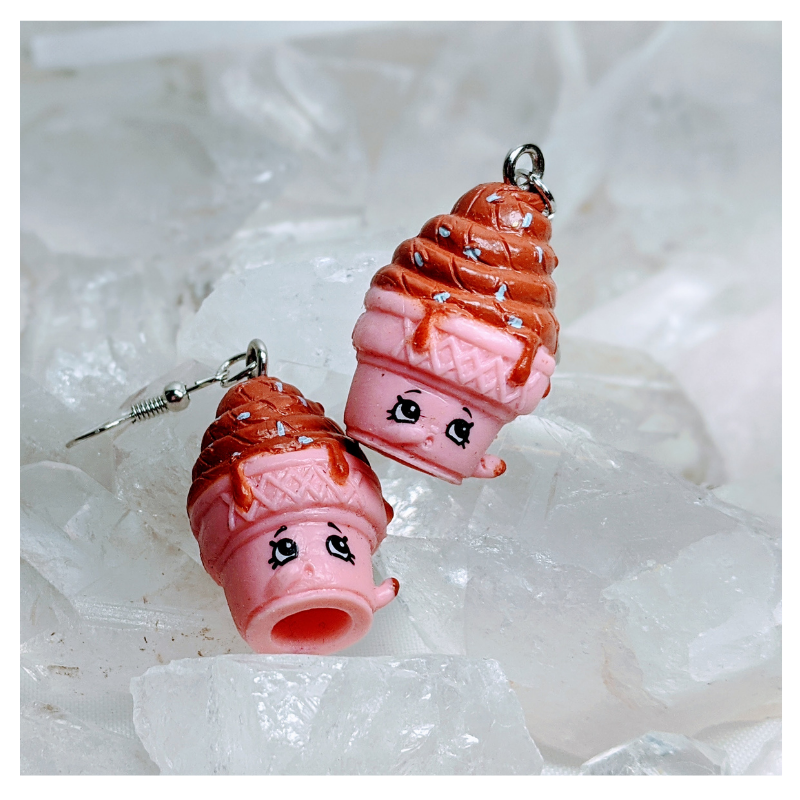 I Scream Earrings | Strawbphiazbling